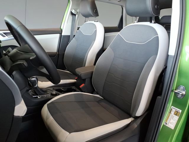 Used 2025 Volkswagen Taos SE w/ Panoramic Sunroof Package image 17