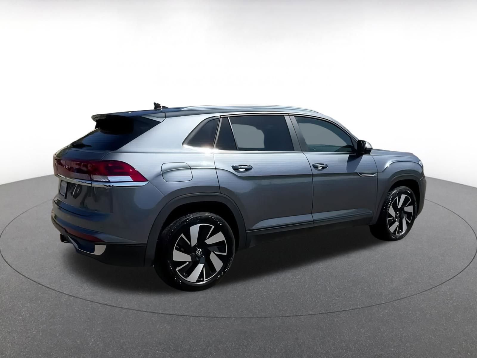 Used 2025 Volkswagen Atlas Cross Sport SE image 15