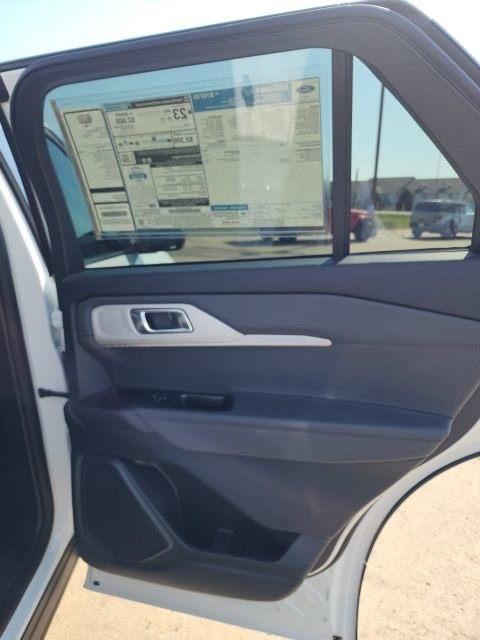 Used 2025 Ford Explorer Active image 37