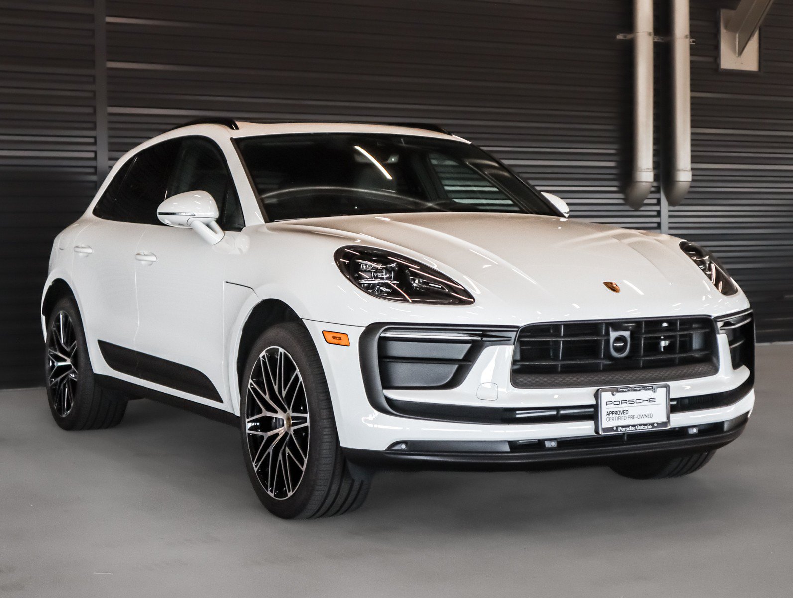 Certified 2026 Porsche Macan AWD/4WD image 7