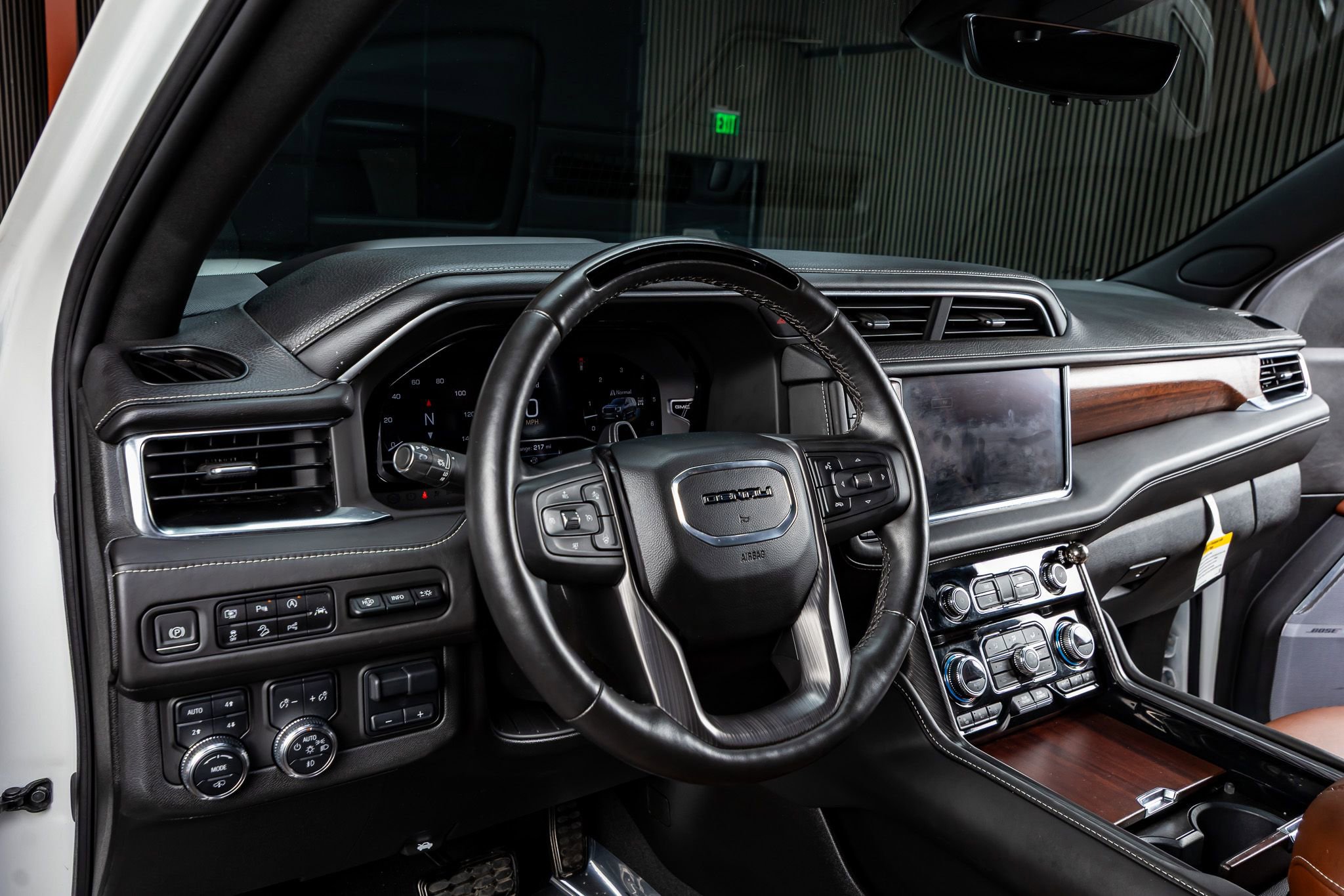 Used 2023 GMC Yukon XL Denali Ultimate image 16