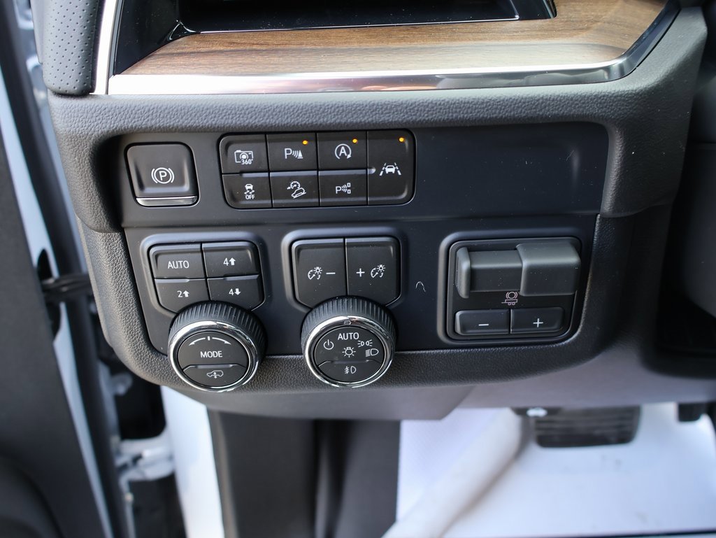 New 2026 Chevrolet Suburban High Country image 13