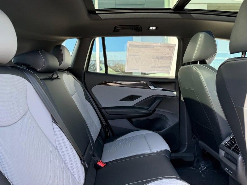 New 2026 Volkswagen Tiguan SE R-Line AWD/4WD image 5