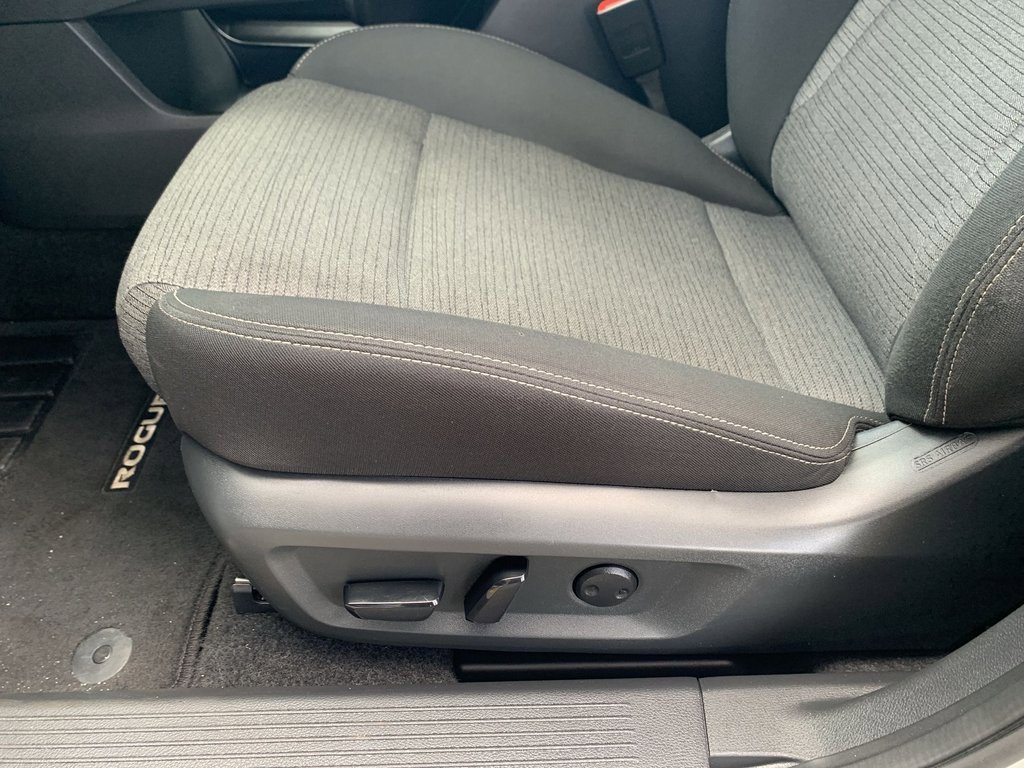 Used 2023 Nissan Rogue SV image 13