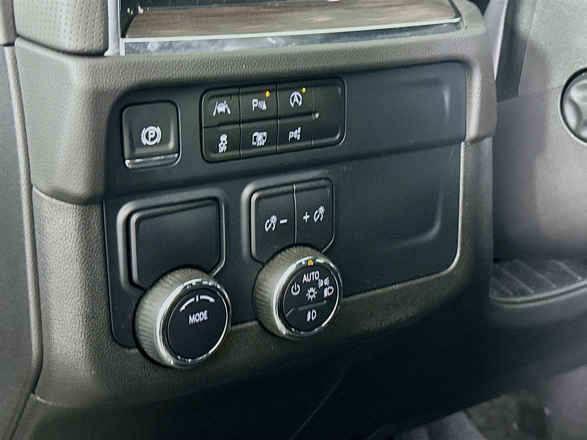 Used 2025 Chevrolet Tahoe Premier image 17