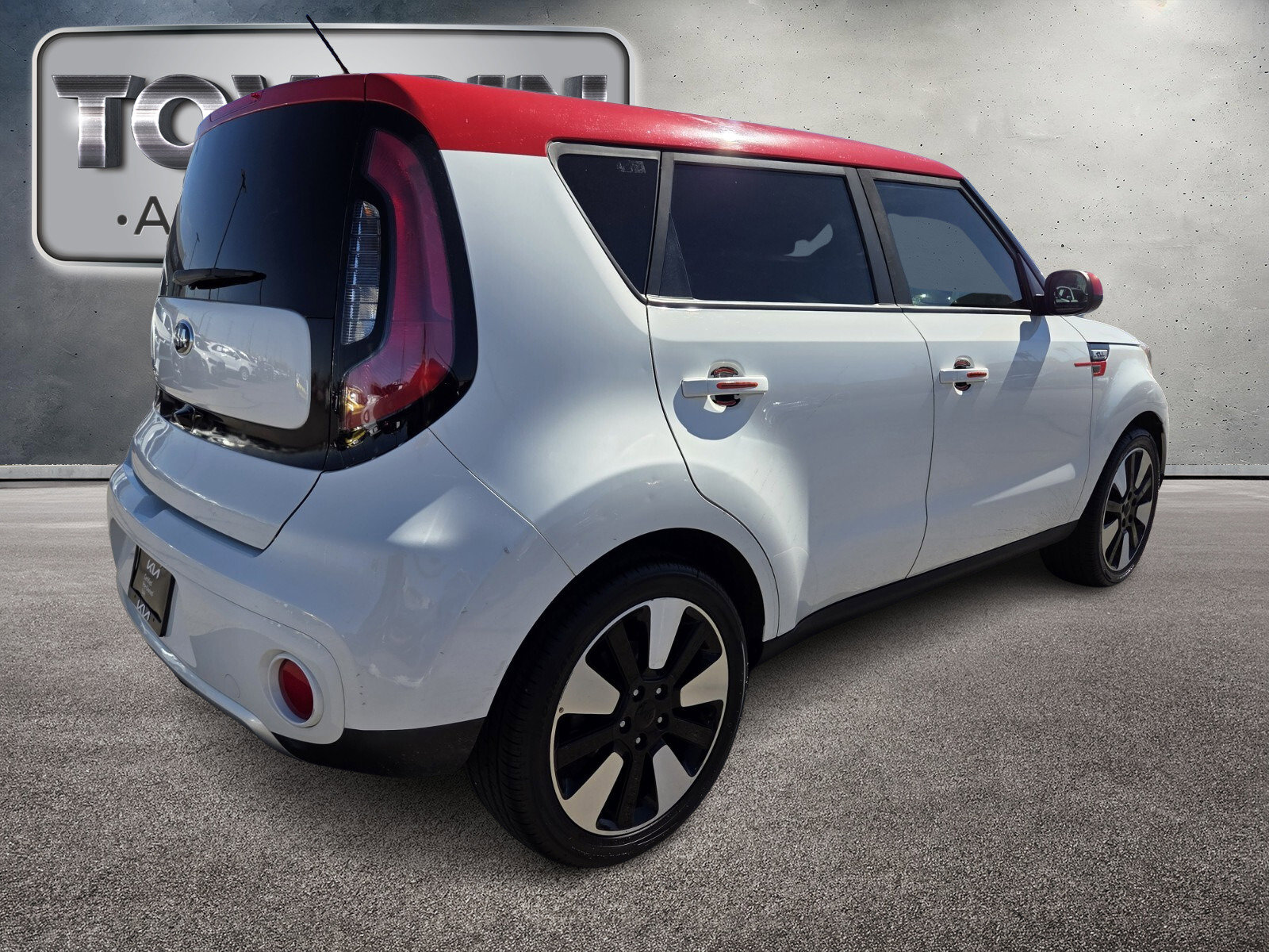 Used 2018 Kia Soul + image 6