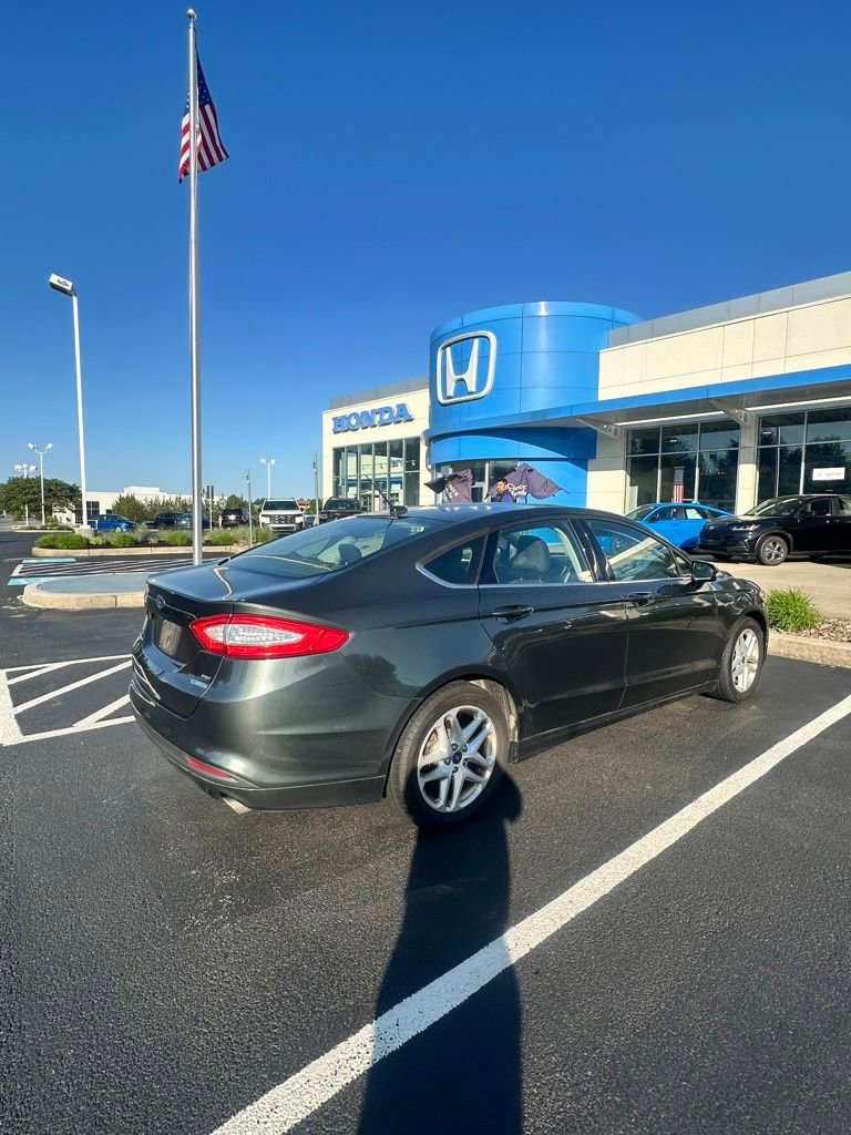 Used 2015 Ford Fusion SE FWD image 6