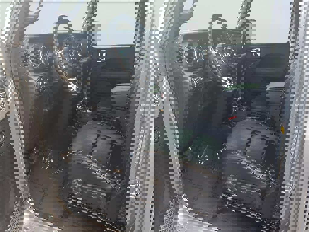 Used 2018 Jeep Wrangler Unlimited Sahara image 13