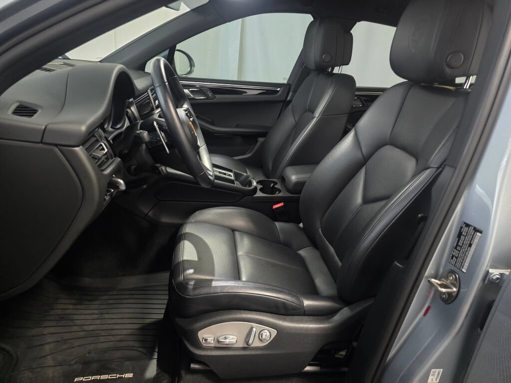 Certified 2023 Porsche Macan AWD/4WD image 14
