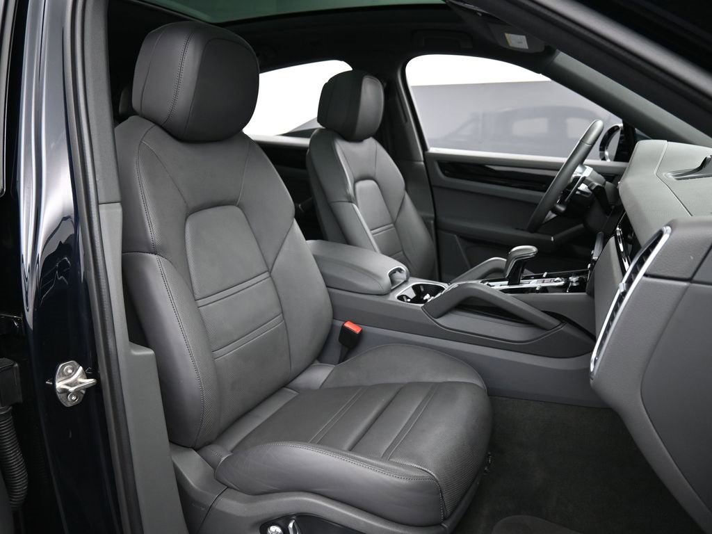 Certified 2021 Porsche Cayenne Coupe image 31