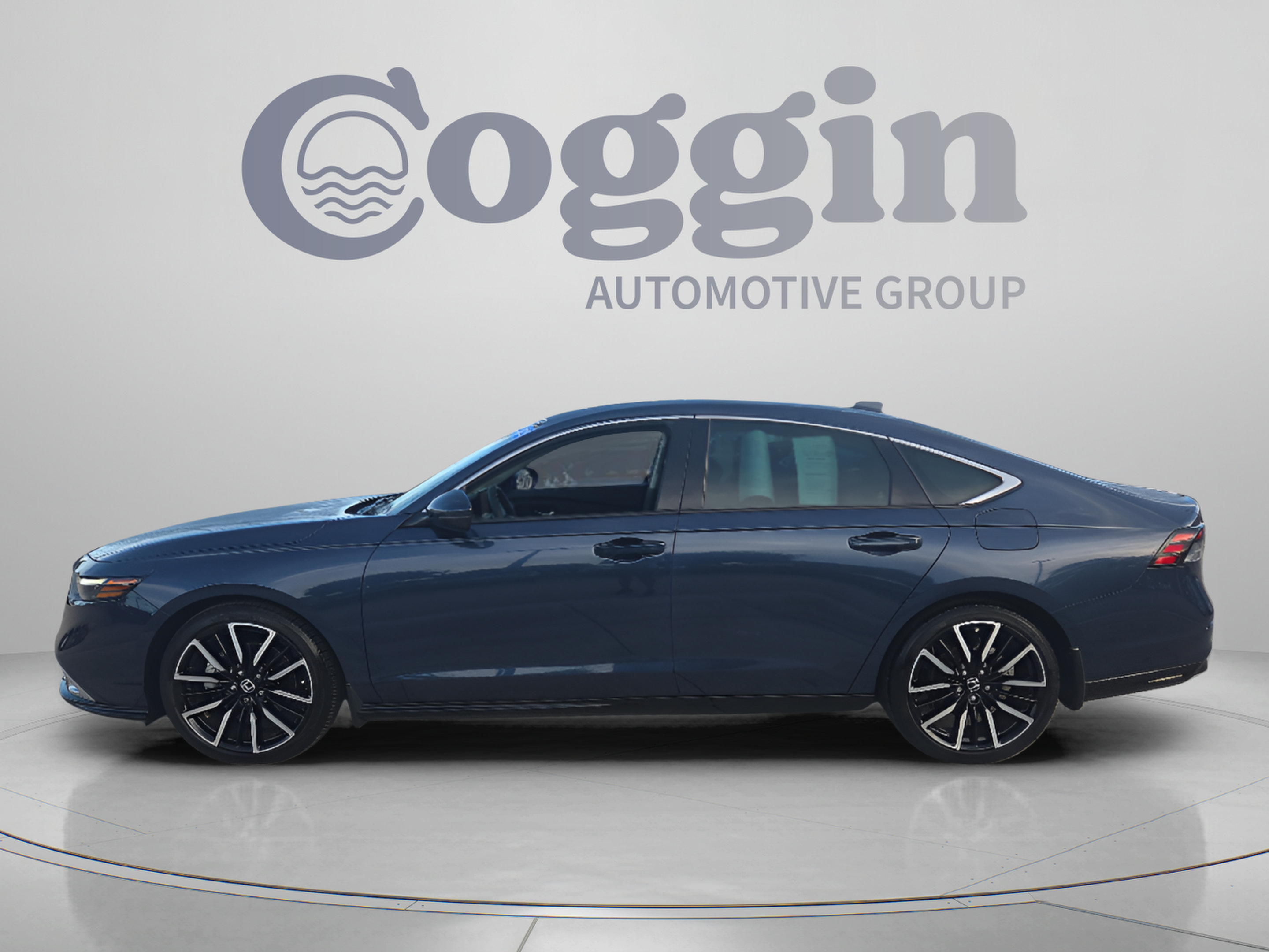 Used 2025 Honda Accord Touring image 2