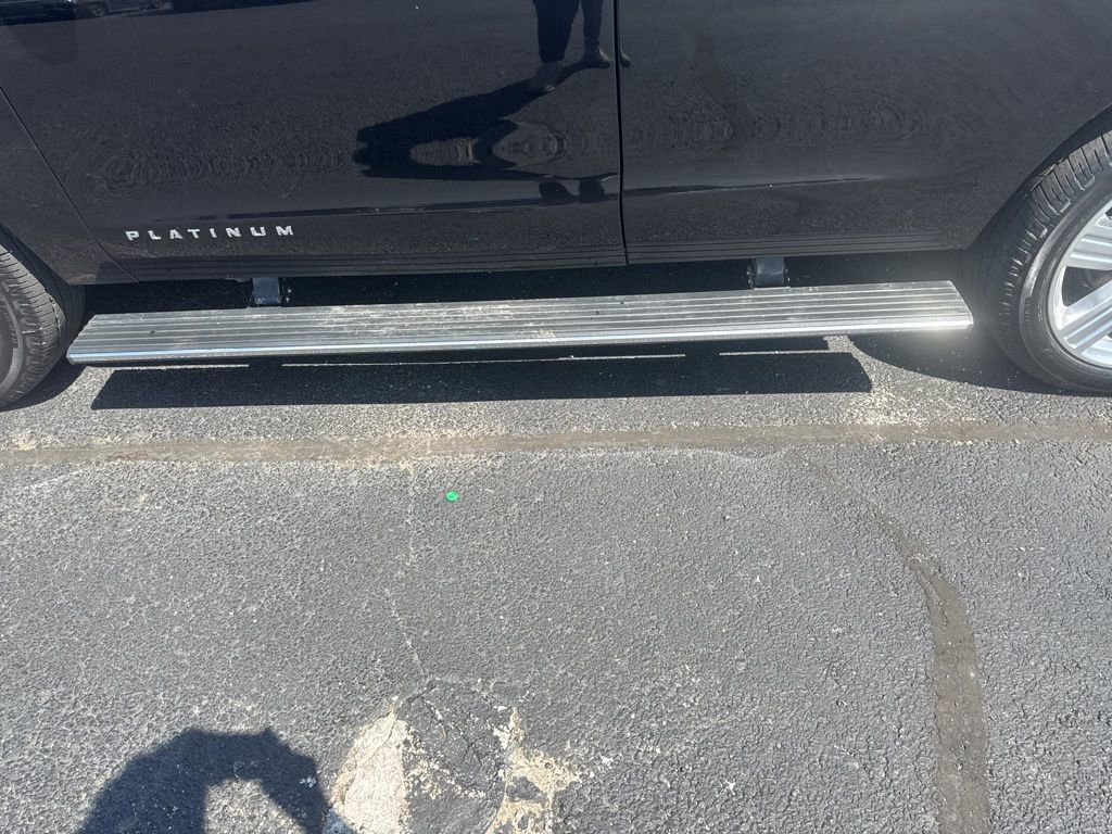 Used 2023 Ford Expedition Platinum image 11