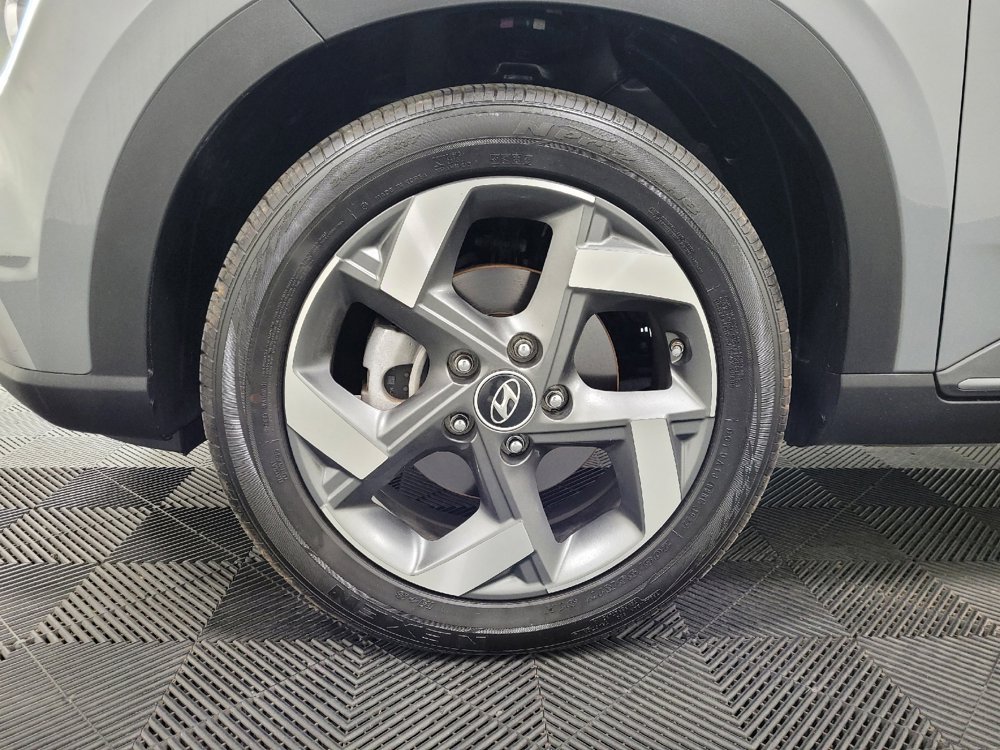 Used 2022 Hyundai Venue Limited image 31