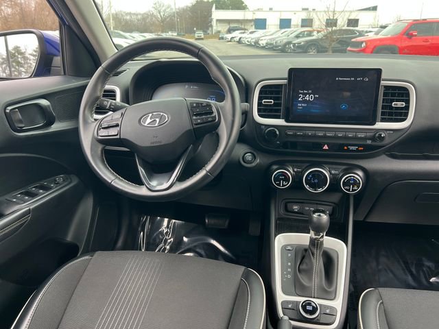 Used 2023 Hyundai Venue Limited image 17
