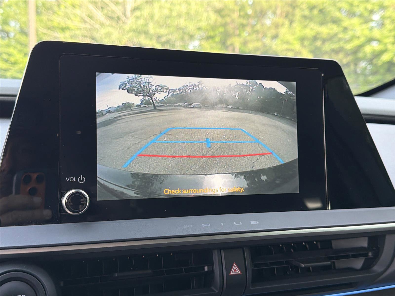Used 2023 Toyota Prius XLE FWD image 4