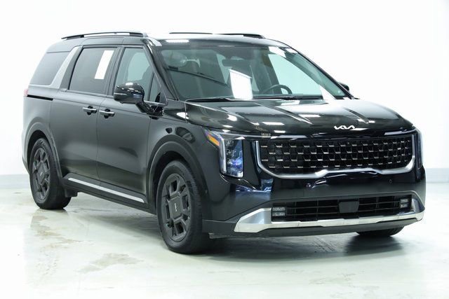 Used 2025 Kia Carnival SX image 3