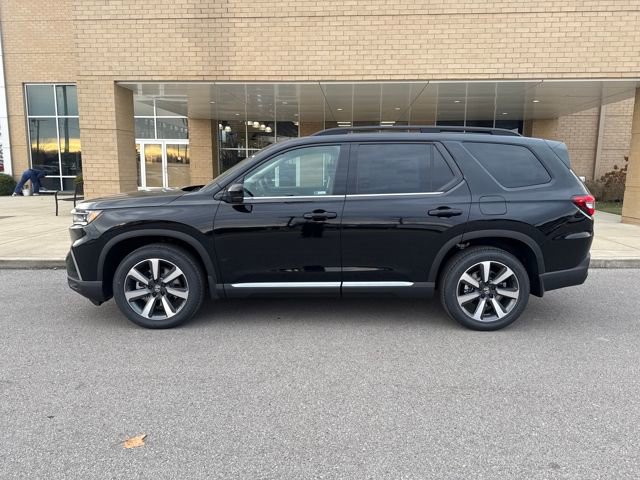 New 2025 Honda Pilot Touring image 1