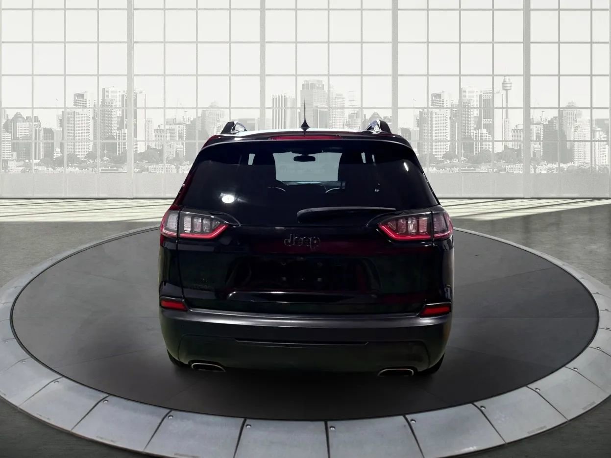 Used 2020 Jeep Cherokee Latitude Plus image 4