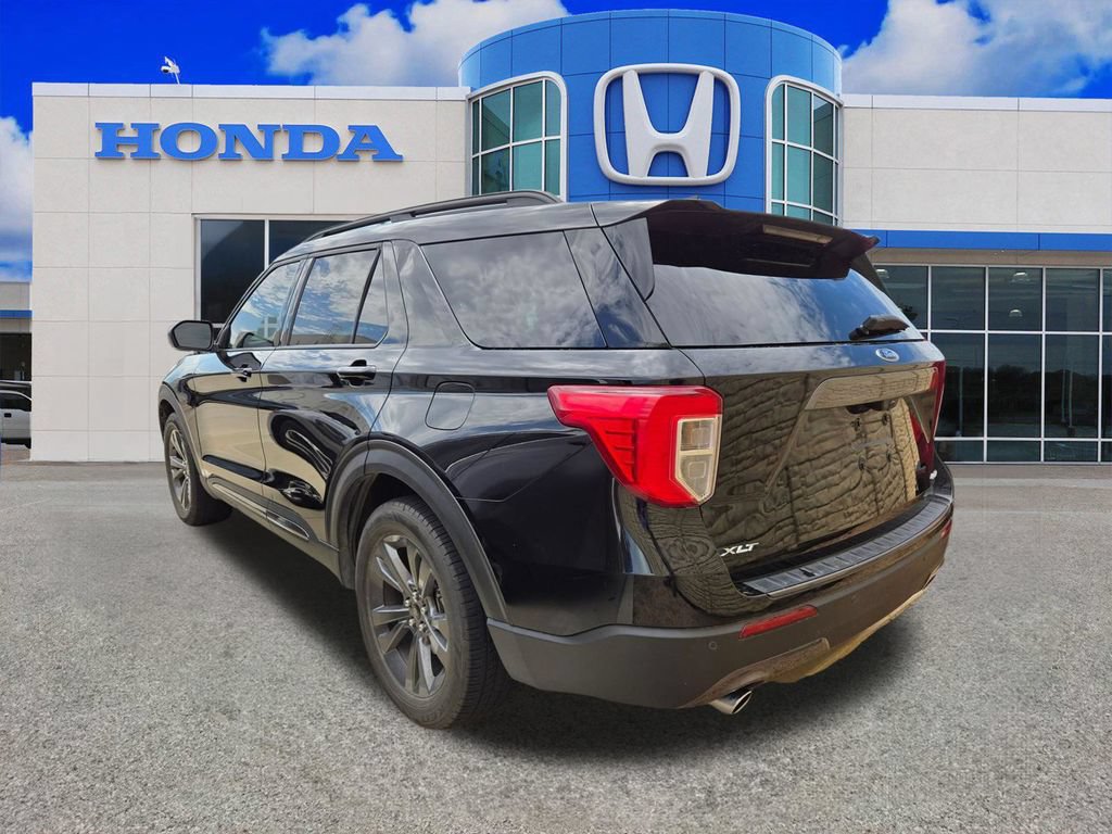 Used 2021 Ford Explorer XLT w/ Equipment Group 202A AWD/4WD image 2
