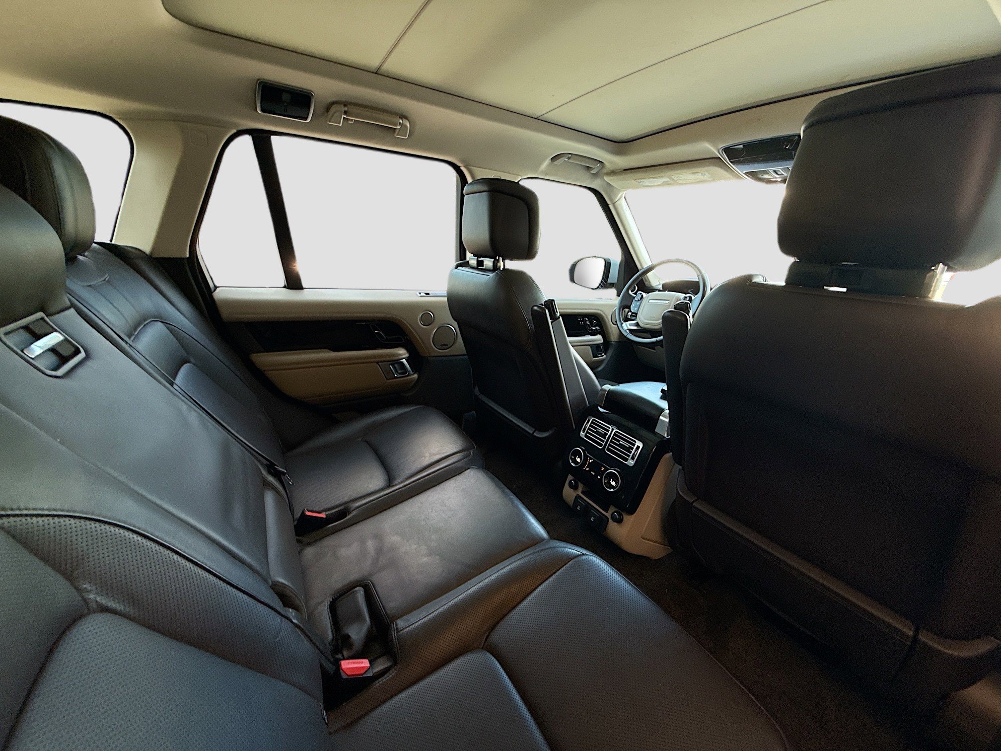 Used 2019 Land Rover Range Rover Velar R-Dynamic SE image 29