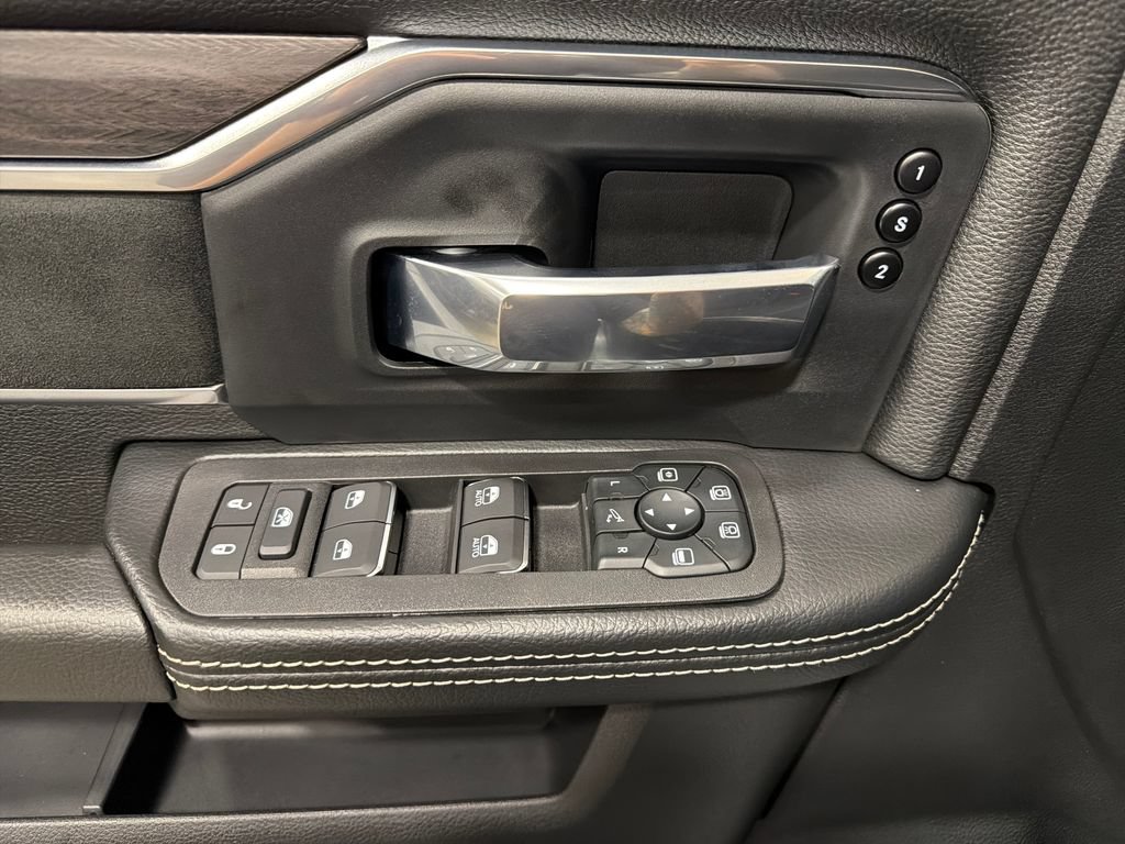 Used 2026 RAM 3500 Laramie AWD/4WD image 16
