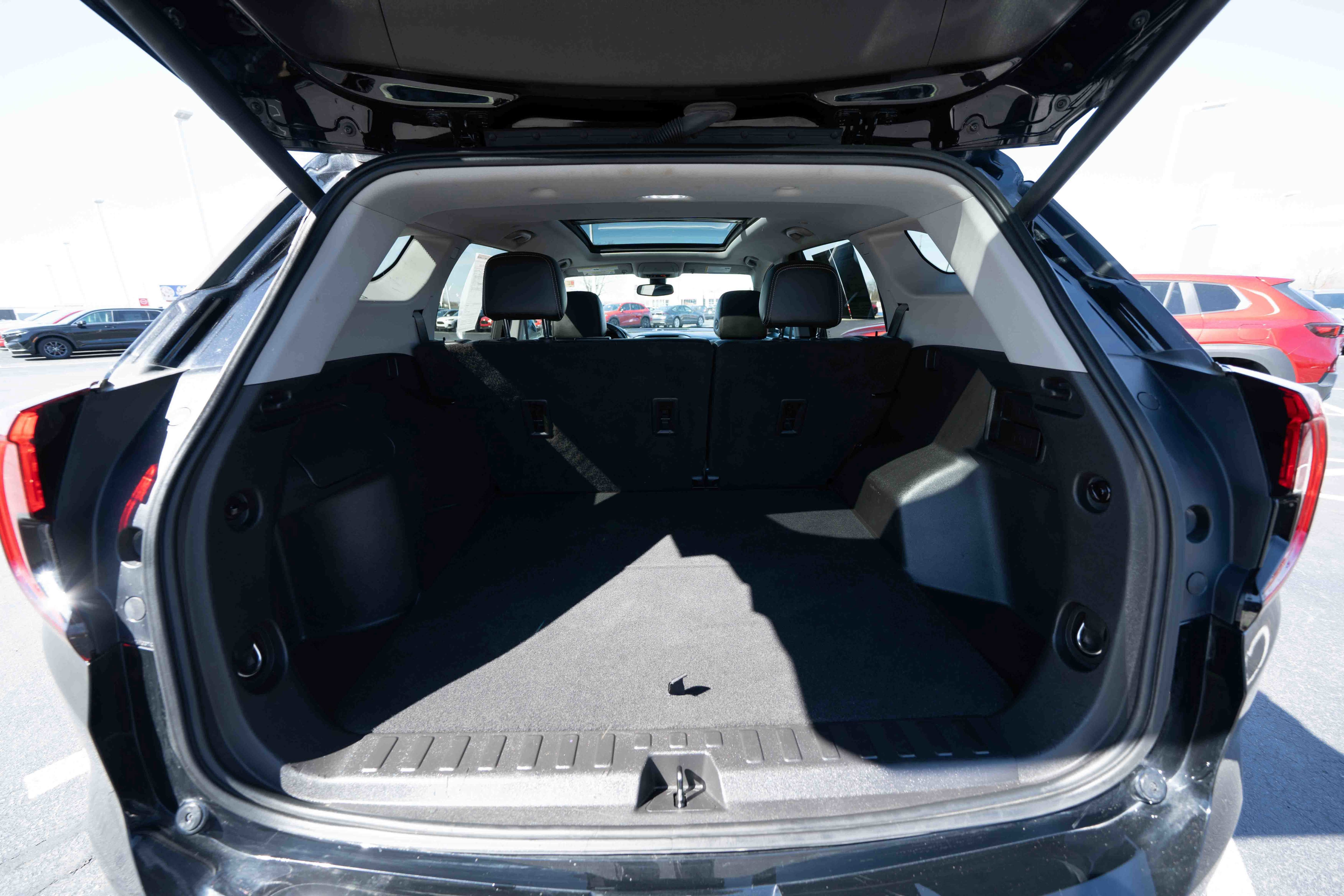 Used 2022 GMC Terrain SLT image 28