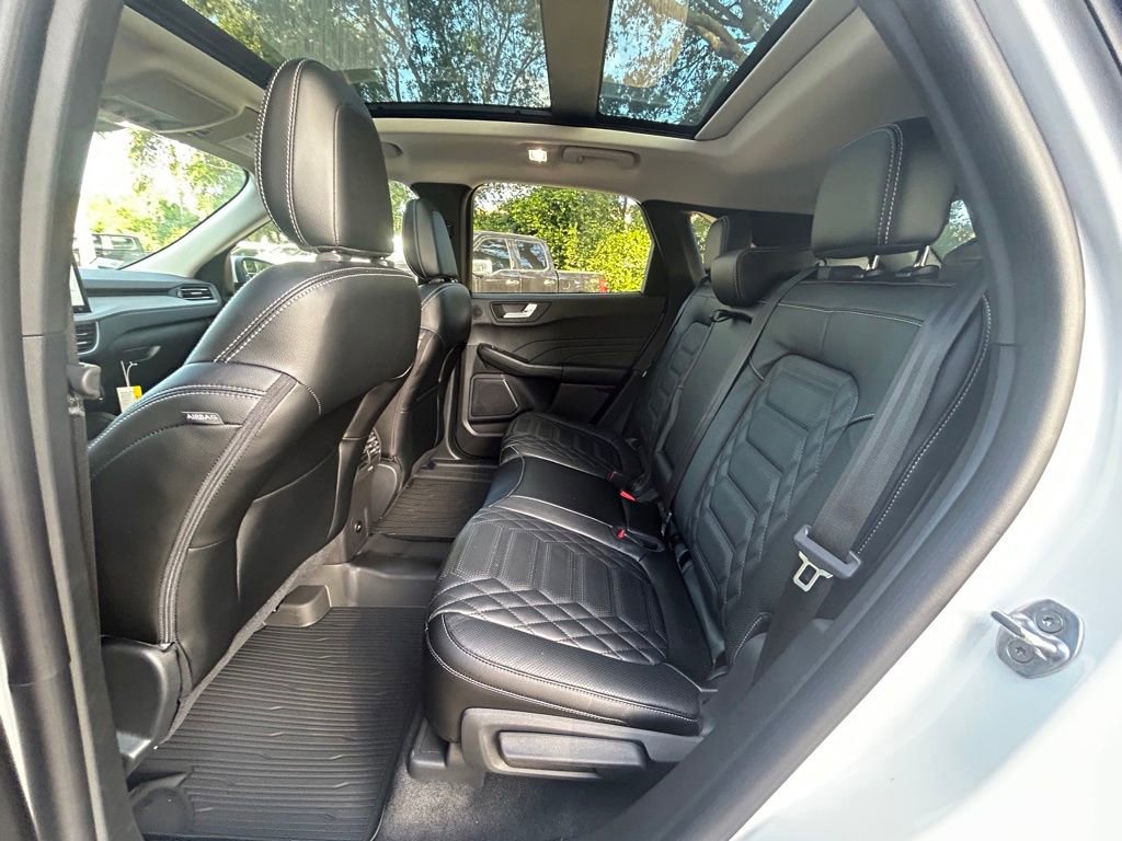 Certified 2024 Ford Escape SE w/ PHEV Premium Package image 34