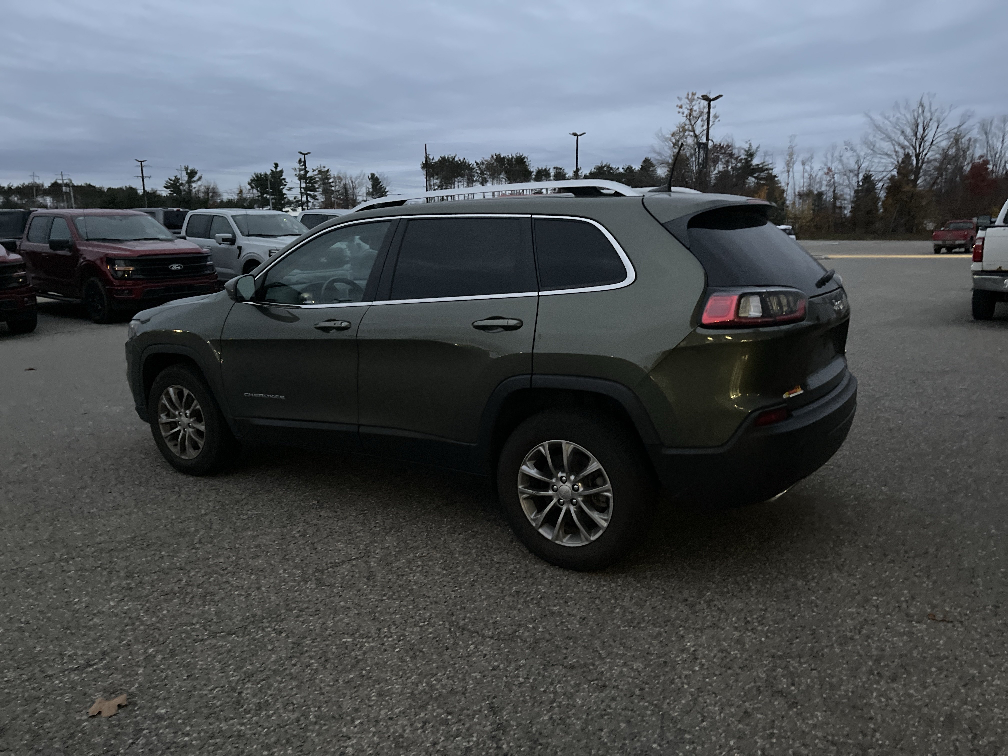 Used 2021 Jeep Cherokee Latitude Lux w/ Sun & Sound Group AWD/4WD image 6