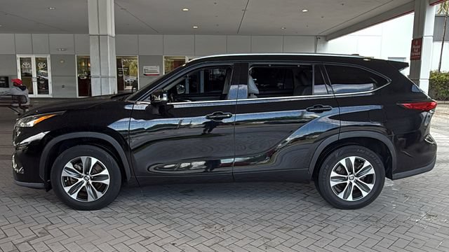 Certified 2021 Toyota Highlander XLE FWD image 4