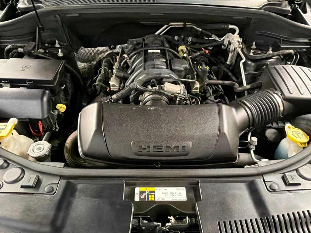 Used 2018 Dodge Durango R/T w/ Technology Group AWD/4WD image 38