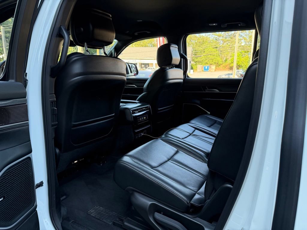 Used 2024 Jeep Wagoneer Series II w/ Flexible Seating Group AWD/4WD image 30