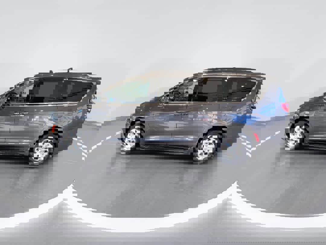 Used 2017 Chrysler Pacifica Premium image 5