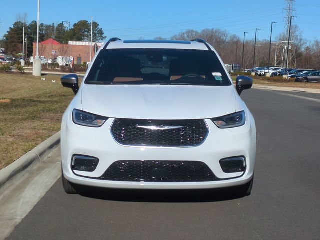 New 2026 Chrysler Pacifica Pinnacle w/ Trailer Tow Group FWD image 16