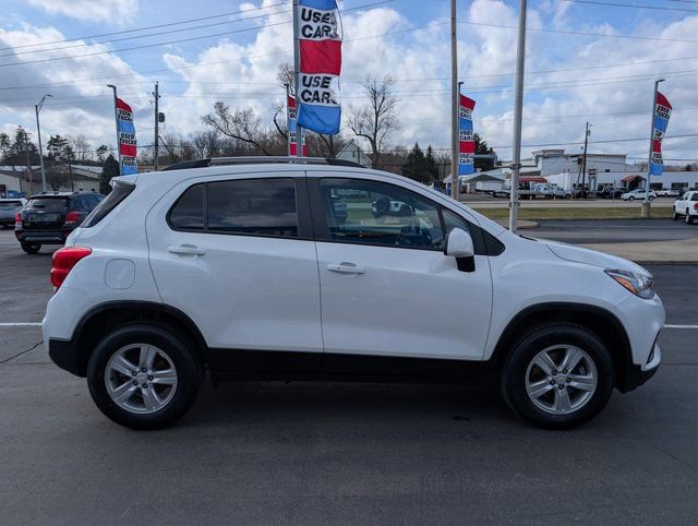 Used 2022 Chevrolet Trax LT w/ LT Convenience Package image 6