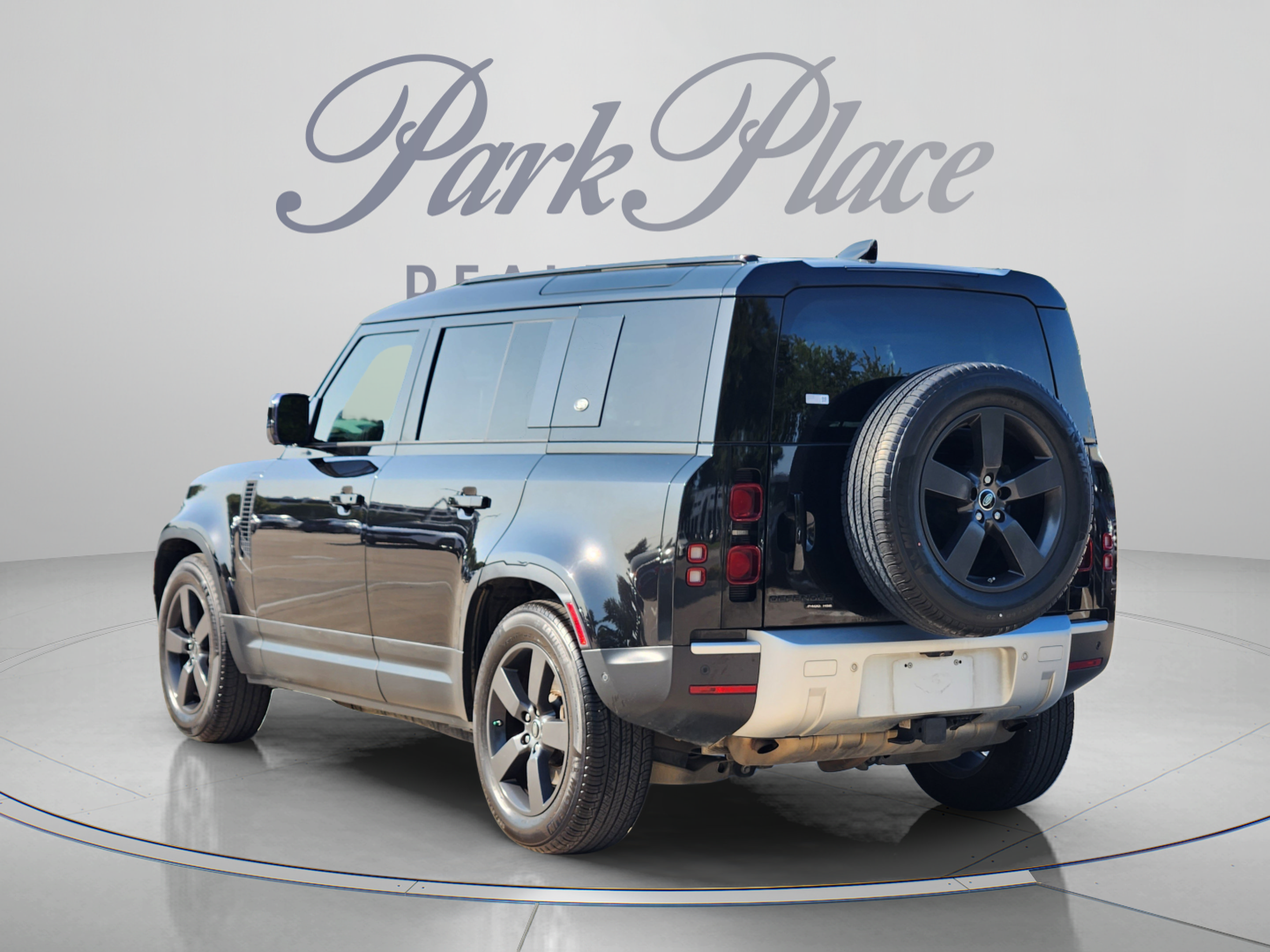 Used 2020 Land Rover Defender 110 HSE AWD/4WD image 3