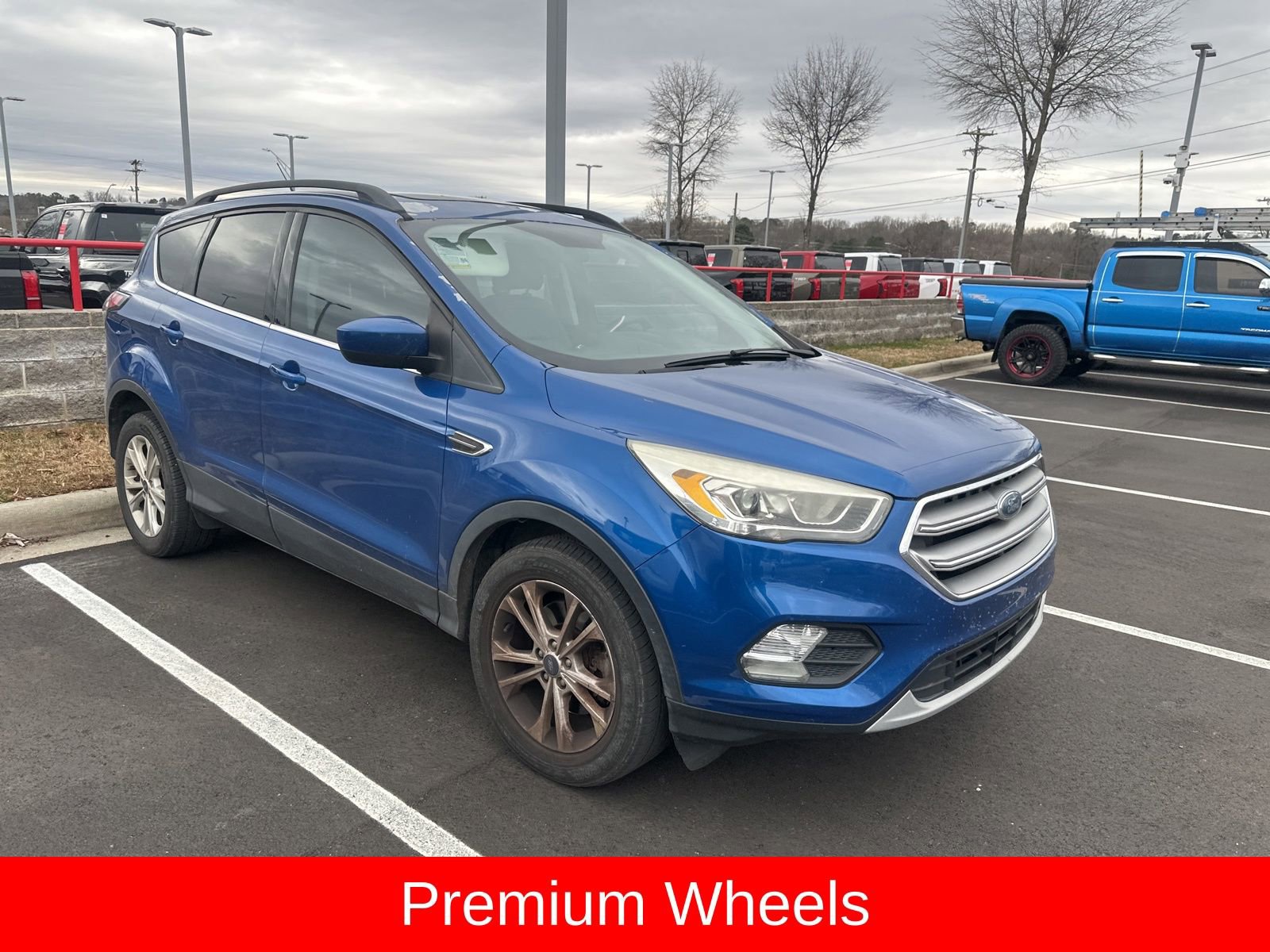 Used 2017 Ford Escape SE w/ SE Leather Comfort Package image 4