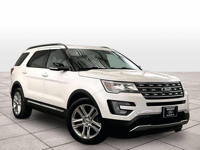 Used 2017 Ford Explorer XLT w/ Equipment Group 202A AWD/4WD image 3