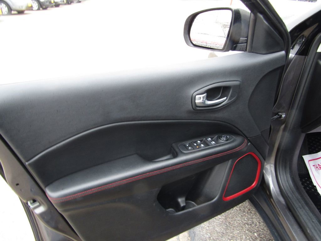 Used 2019 Jeep Compass Trailhawk image 17