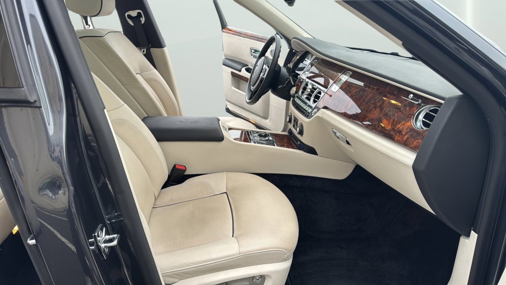 Used 2013 Rolls-Royce Ghost image 27