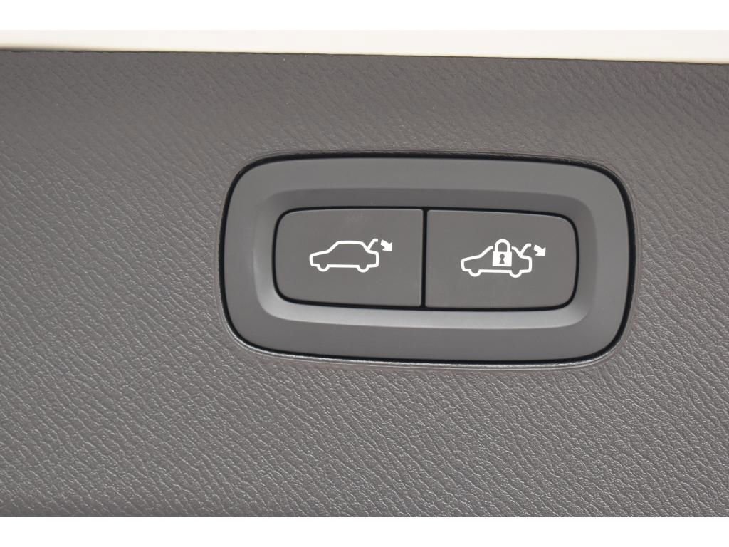 Used 2023 Volvo XC90 B5 Core w/ Protection Package Premier image 25