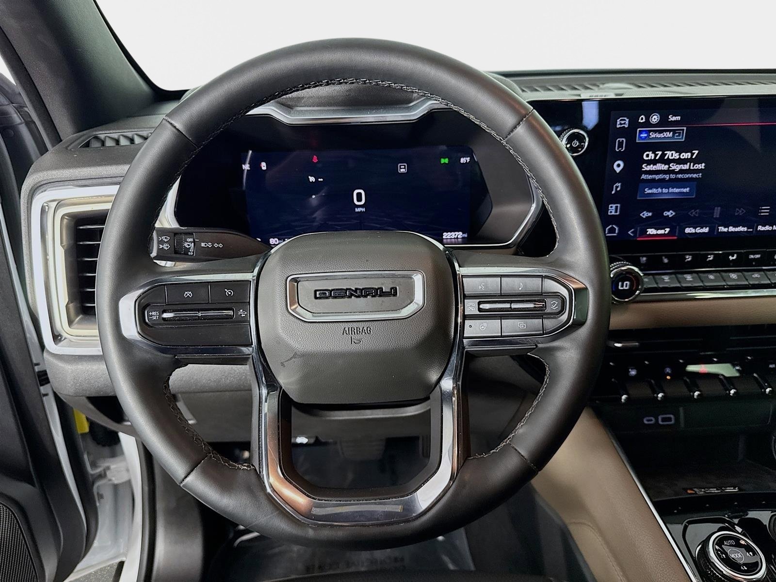 Used 2024 GMC Canyon Denali image 13