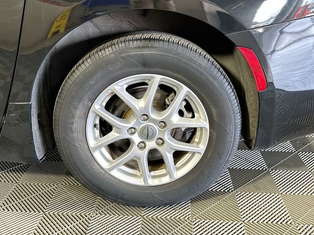 Used 2022 Chrysler Voyager LX image 30