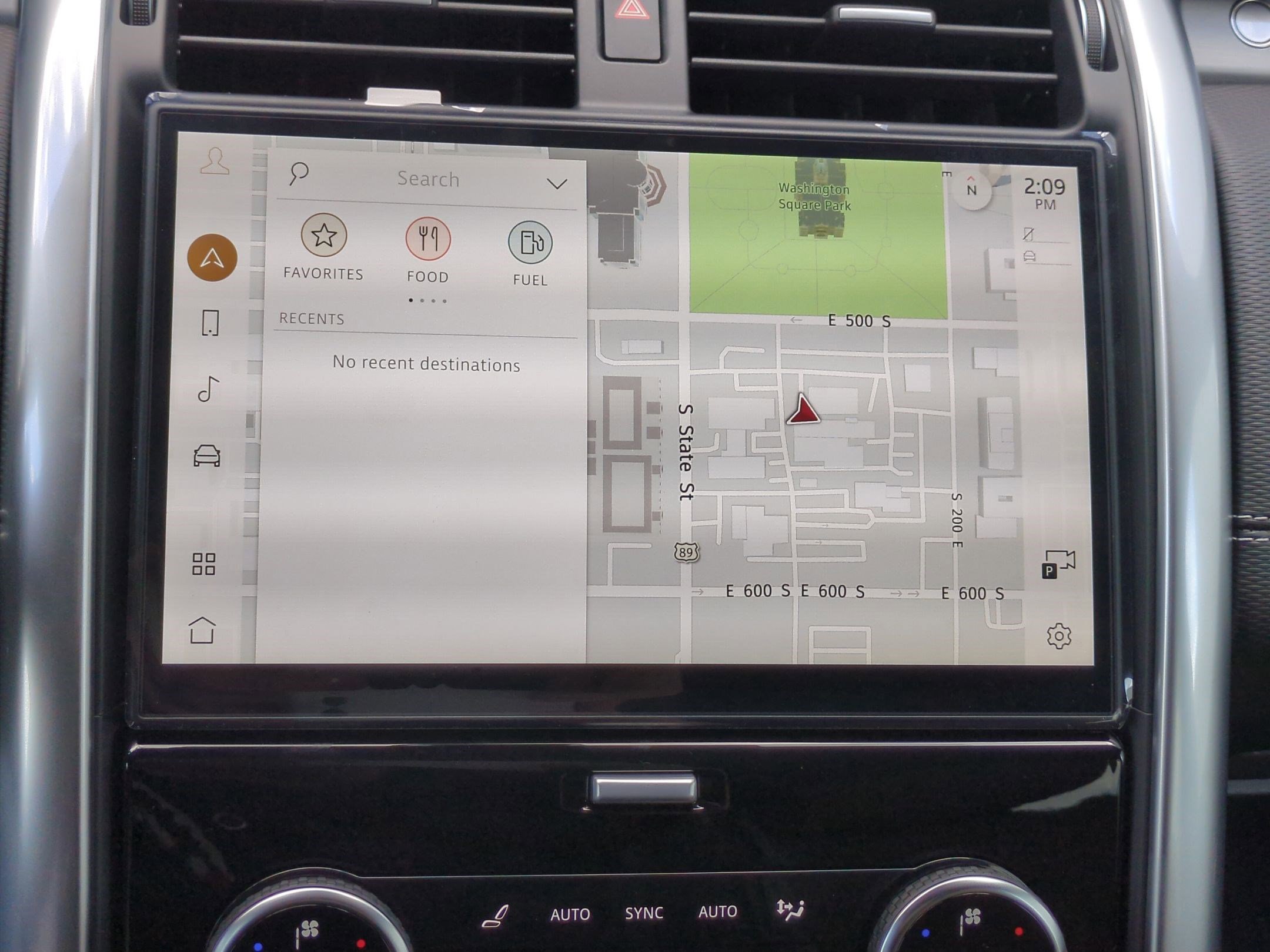 New 2026 Land Rover Discovery Dynamic SE image 18