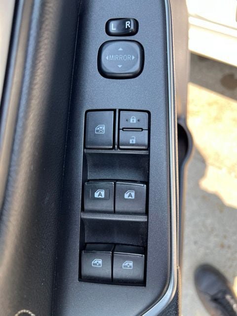 Used 2015 Toyota Camry XLE w/ Advanced Technology Package FWD image 16