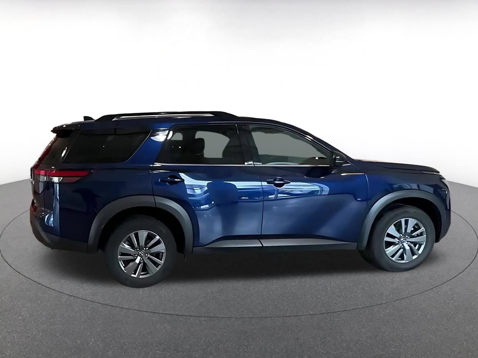 Used 2025 Nissan Pathfinder SV AWD/4WD image 14