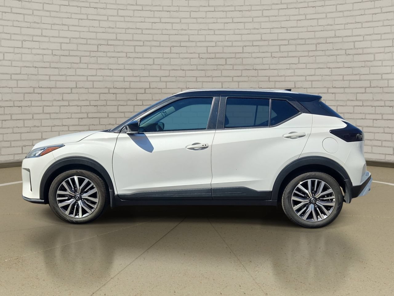Used 2023 Nissan Kicks SV FWD image 7