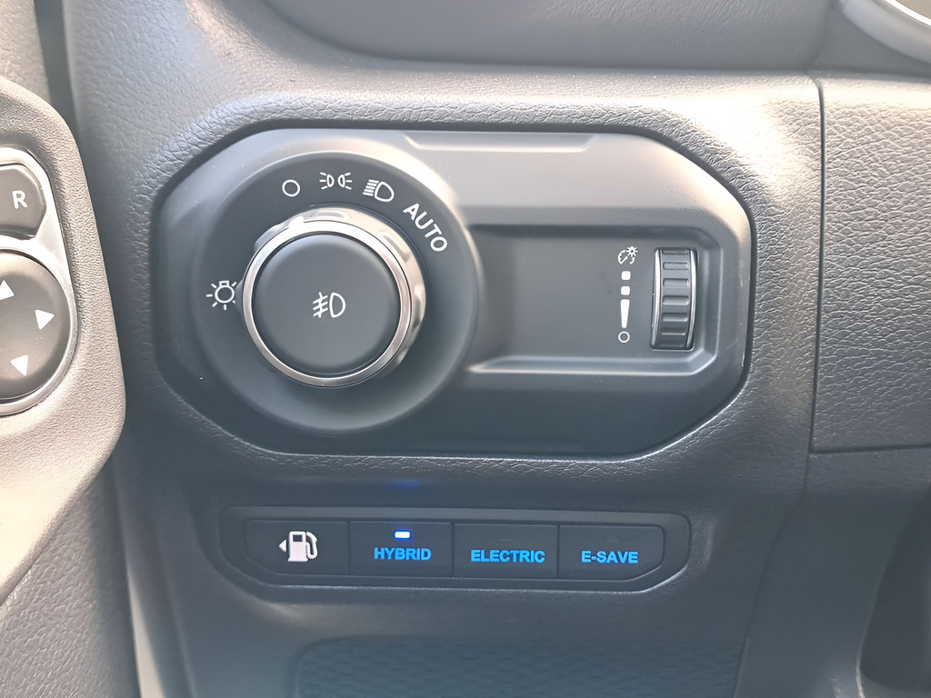 Used 2023 Jeep Wrangler Unlimited Sahara w/ Cold Weather Group AWD/4WD image 23