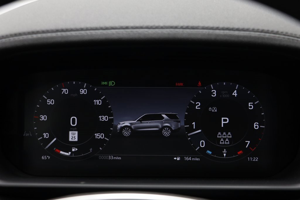 New 2025 Land Rover Discovery Dynamic SE image 8