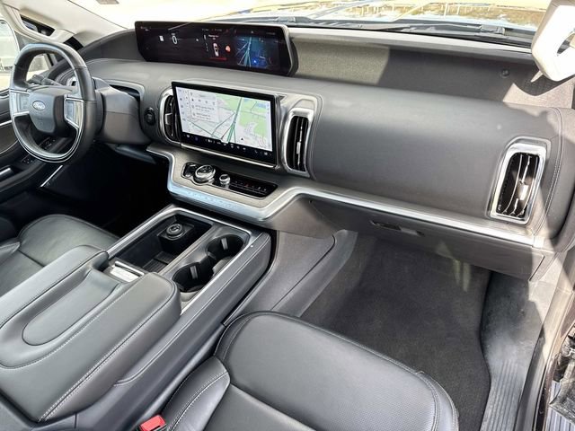 Used 2025 Ford Expedition Max Platinum image 18