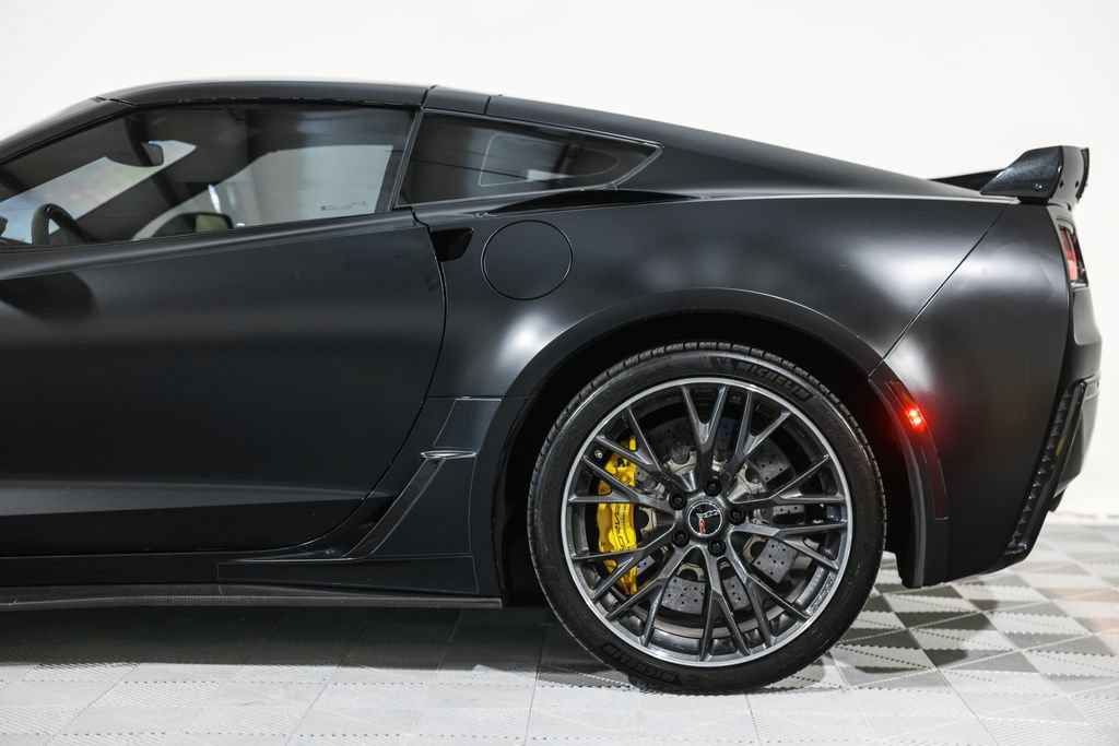 Used 2016 Chevrolet Corvette Z06 w/ 3LZ Preferred Equipment Group RWD image 19